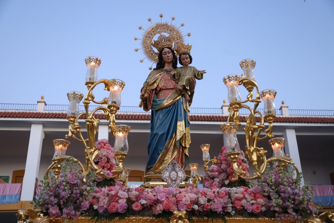 La procesión y la misa de María Auxiliadora de Córdoba, en imágenes