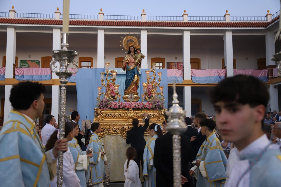La procesión y la misa de María Auxiliadora de Córdoba, en imágenes