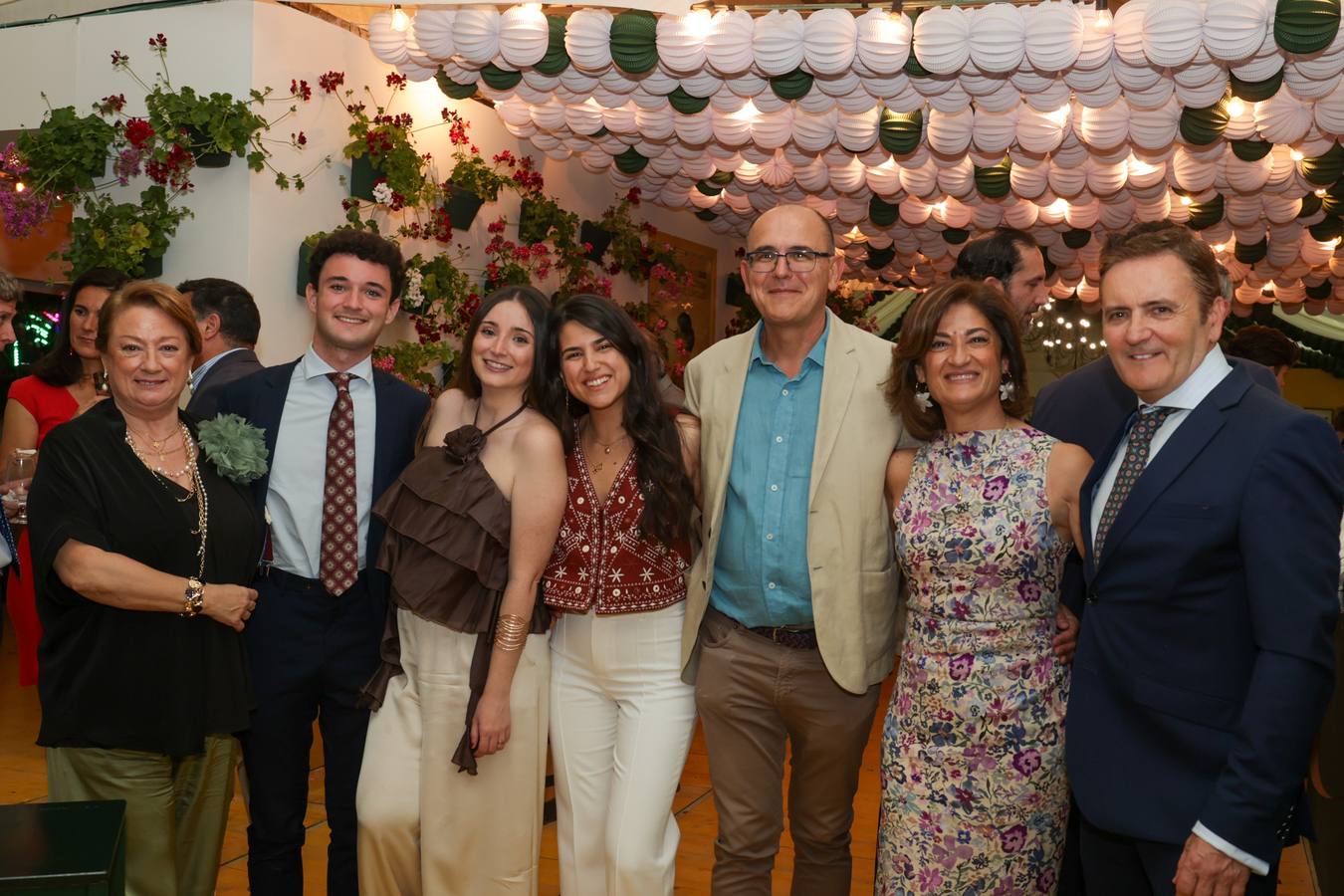 El espectacular ambiente en la primera noche de la Feria de Córdoba 2025, en imágenes