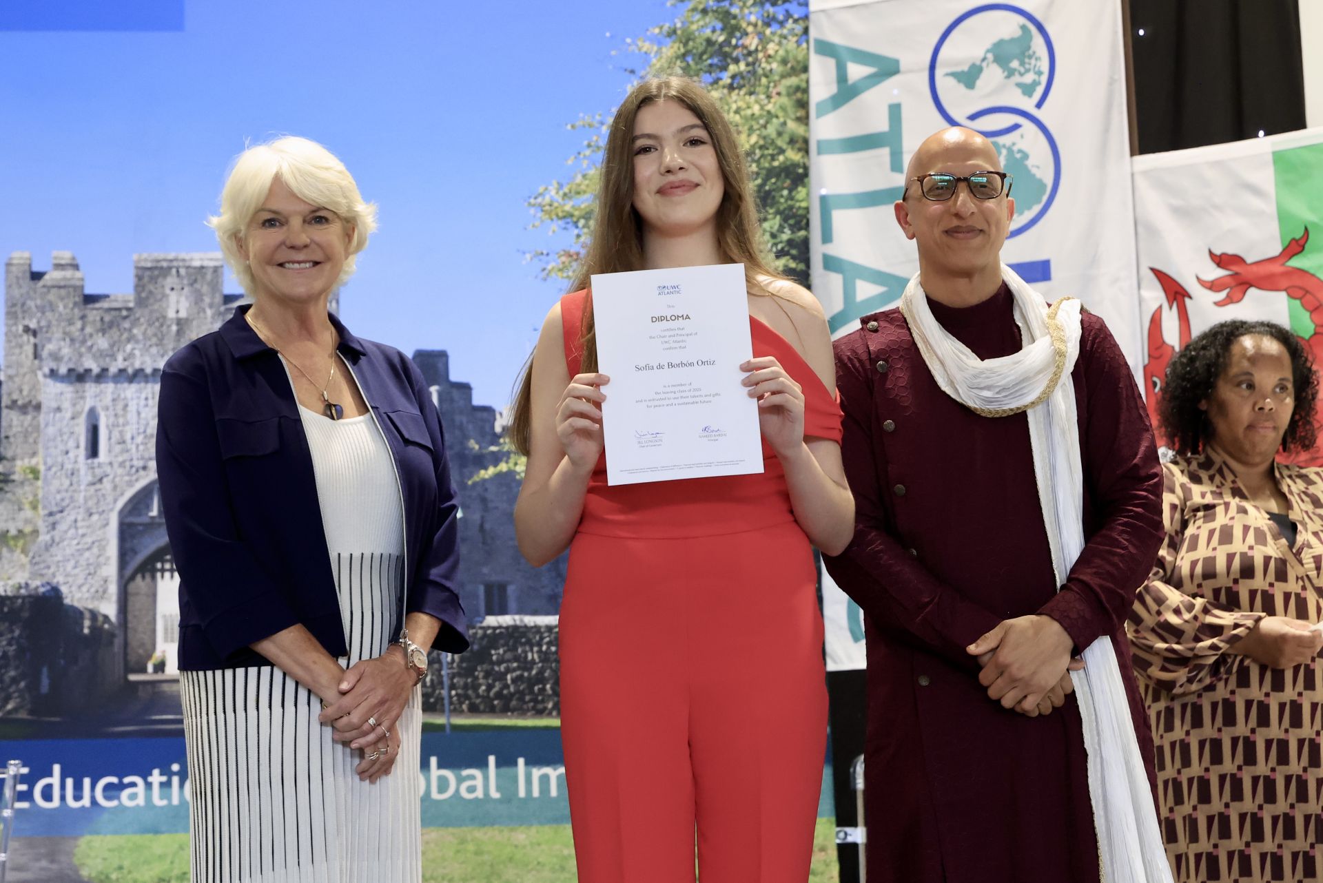 La Infanta Sofía se ha graduado este sábado en el UWC Atlantic College de Gales.