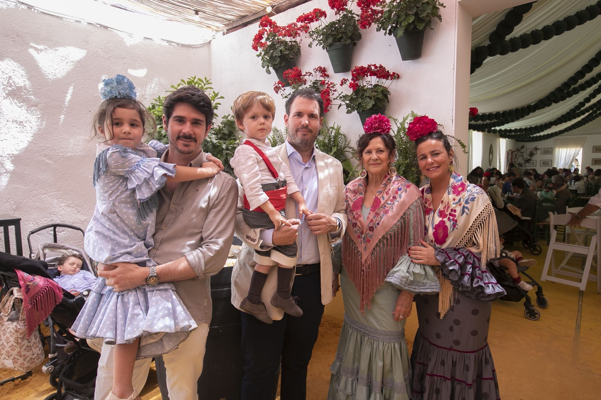La alegría en las casetas del Domingo de la Feria de Córdoba, en imágenes