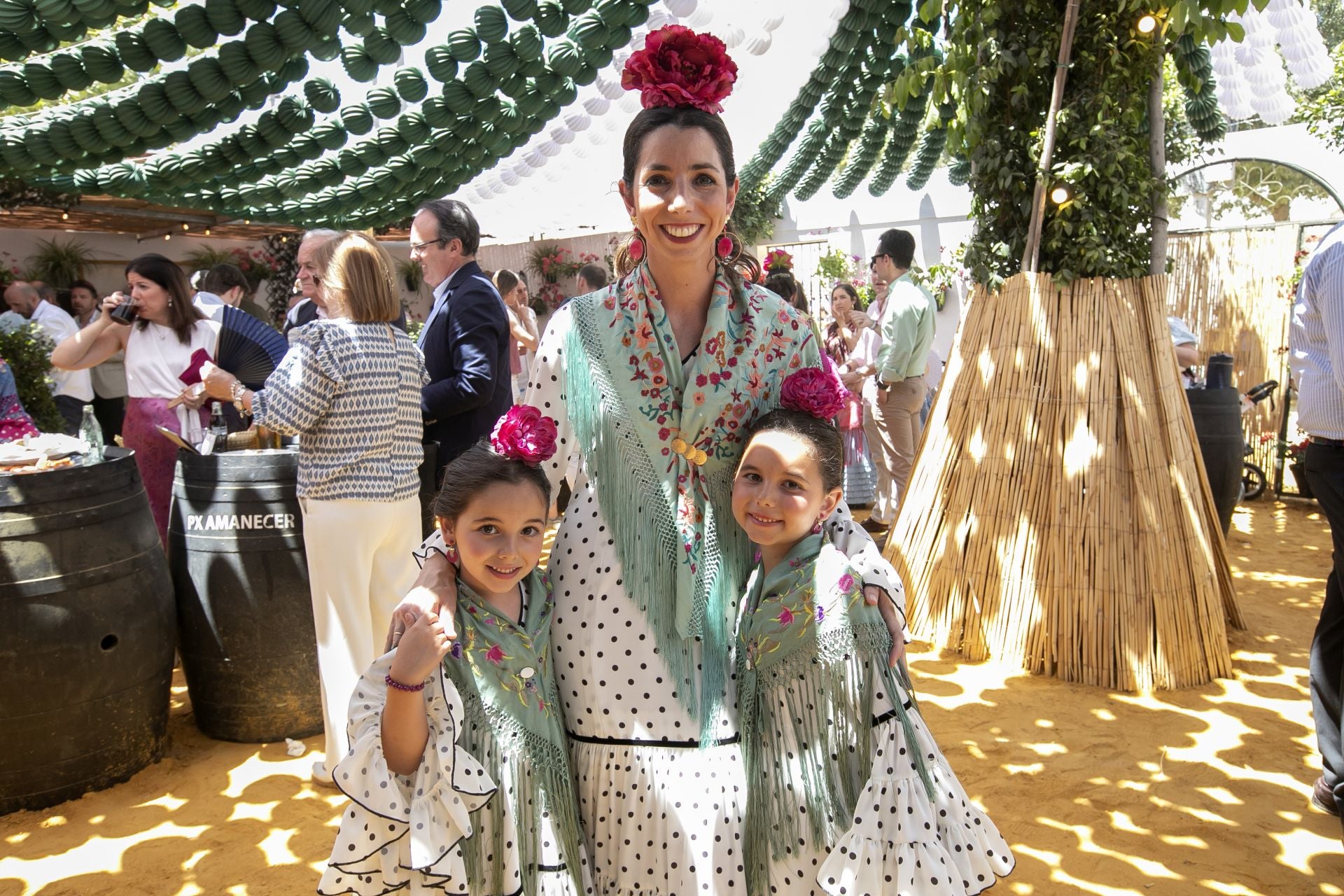 La alegría en las casetas del Domingo de la Feria de Córdoba, en imágenes