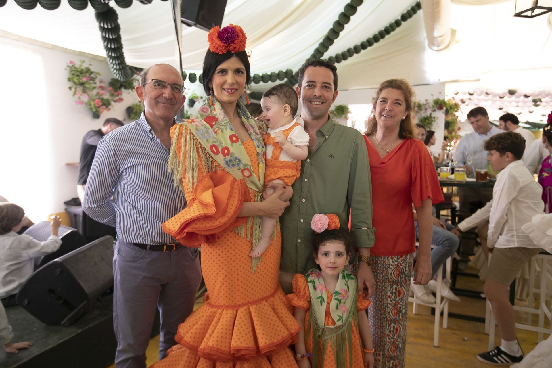 La alegría en las casetas del Domingo de la Feria de Córdoba, en imágenes