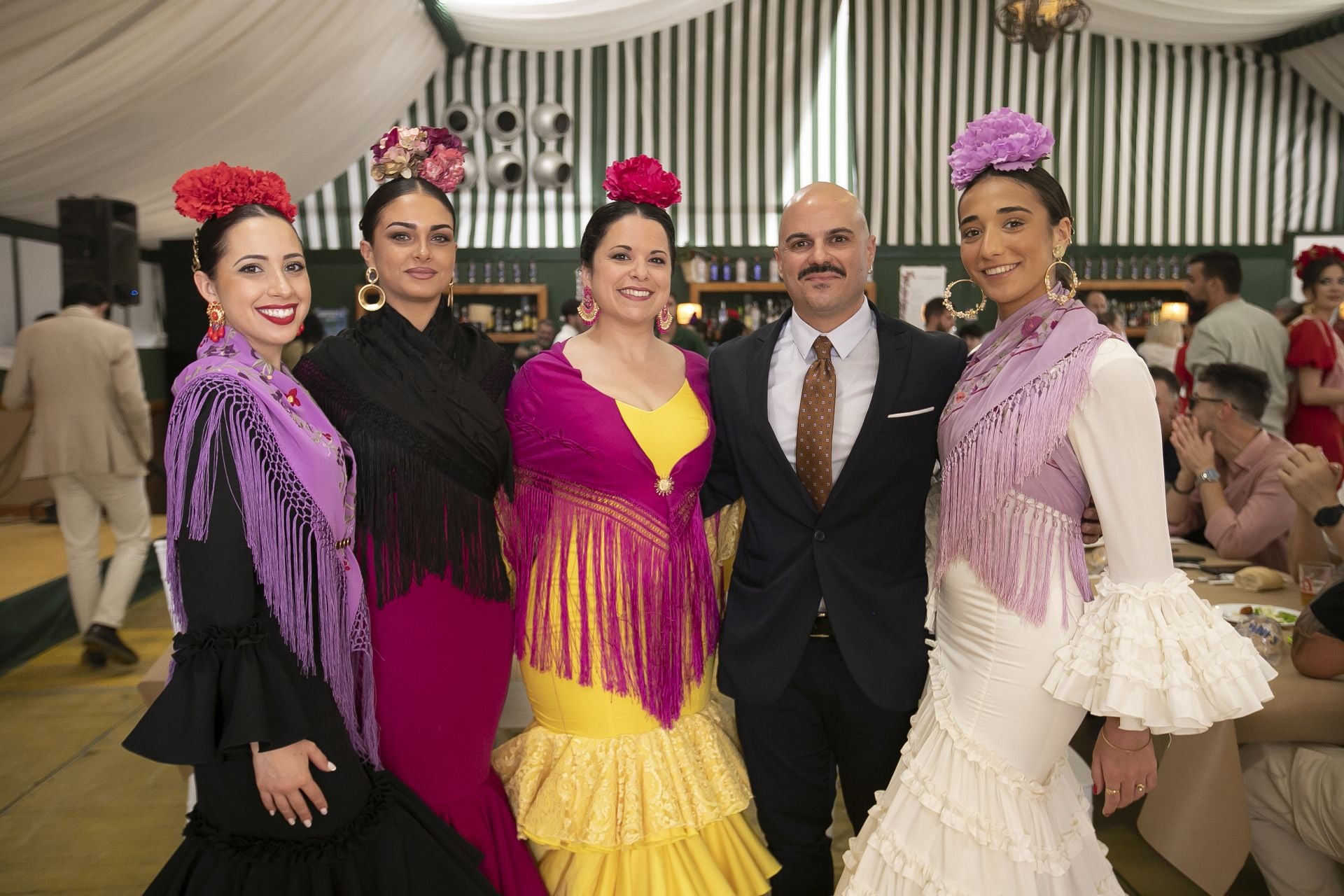 La alegría en las casetas del Domingo de la Feria de Córdoba, en imágenes
