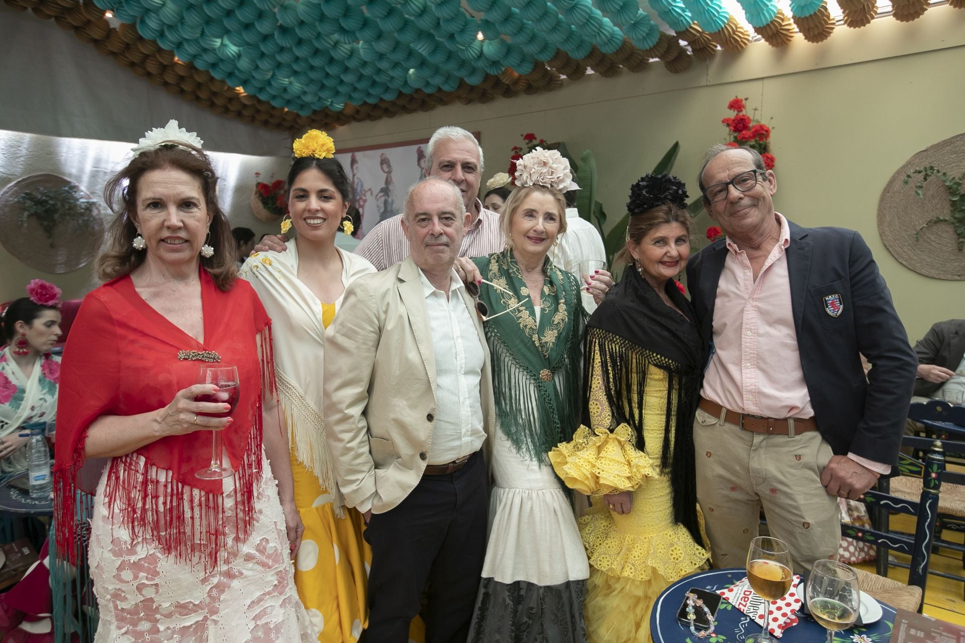 La alegría en las casetas del Domingo de la Feria de Córdoba, en imágenes