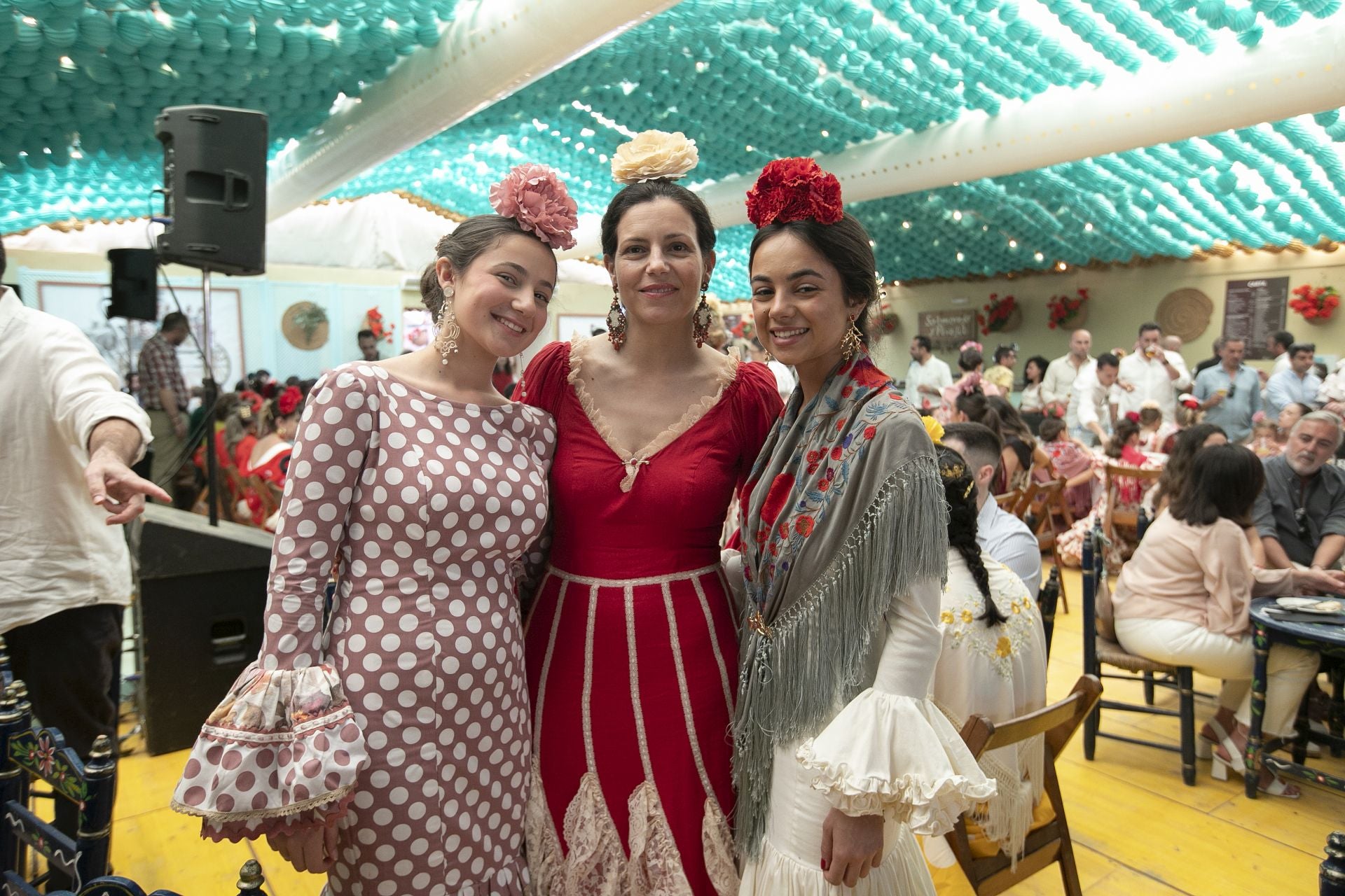 La alegría en las casetas del Domingo de la Feria de Córdoba, en imágenes