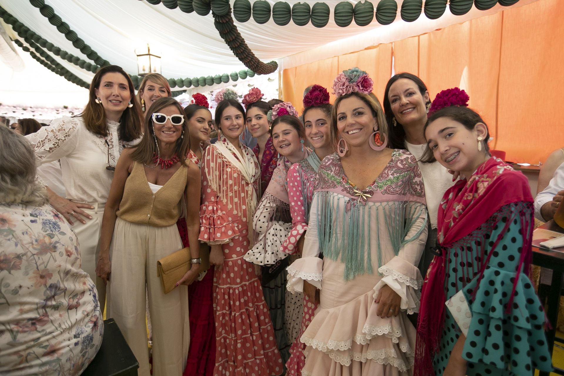 La alegría en las casetas del Domingo de la Feria de Córdoba, en imágenes