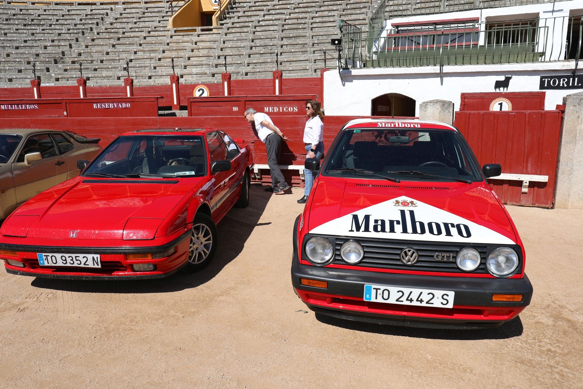 Más de cien coches clásicos se exhiben en Toledo a beneficio de Apanas