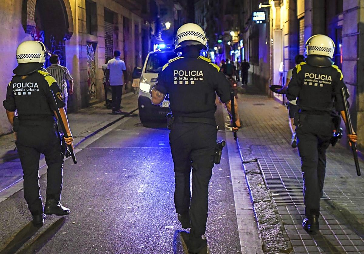 Agentes de la Guardia Urbana en una imagen de archivo.