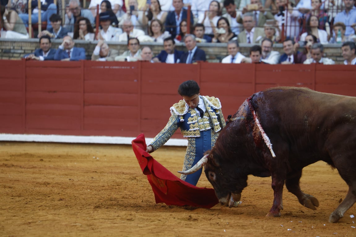 Ambiente de lujo y dos puertas grandes en la corrida de la Feria de Córdoba, en imágenes