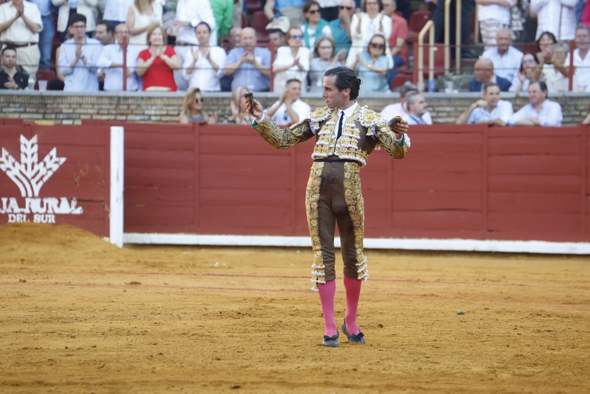 Ambiente de lujo y dos puertas grandes en la corrida de la Feria de Córdoba, en imágenes