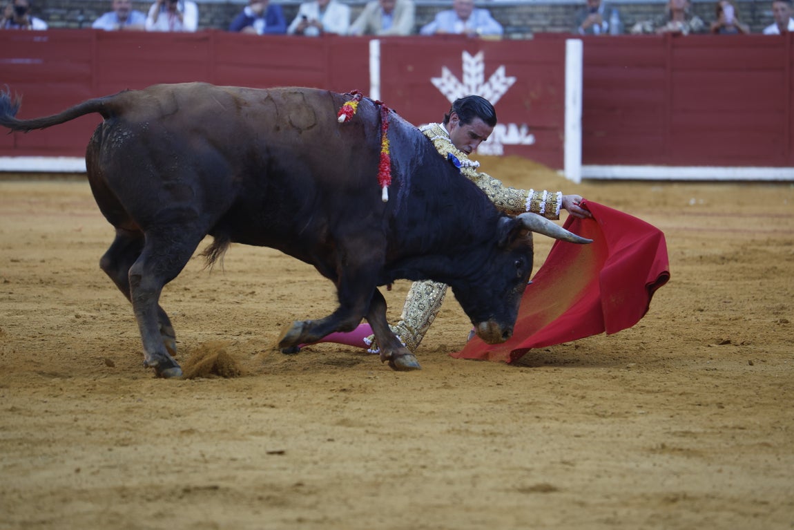 Ambiente de lujo y dos puertas grandes en la corrida de la Feria de Córdoba, en imágenes