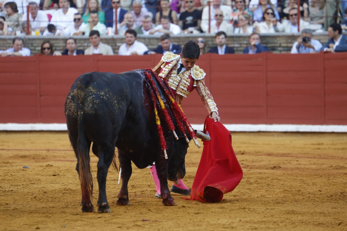 Ambiente de lujo y dos puertas grandes en la corrida de la Feria de Córdoba, en imágenes