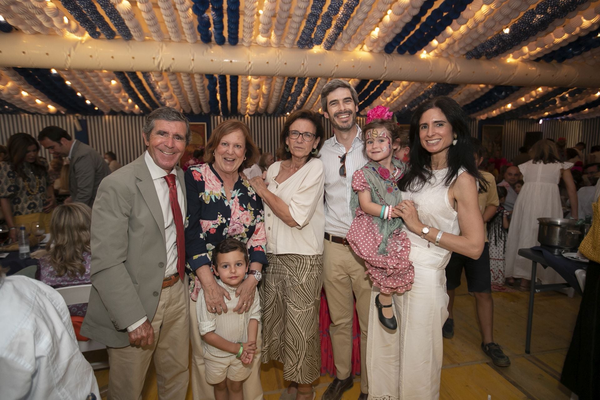 Las casetas bullen el domingo de la Feria de Córdoba, en imágenes