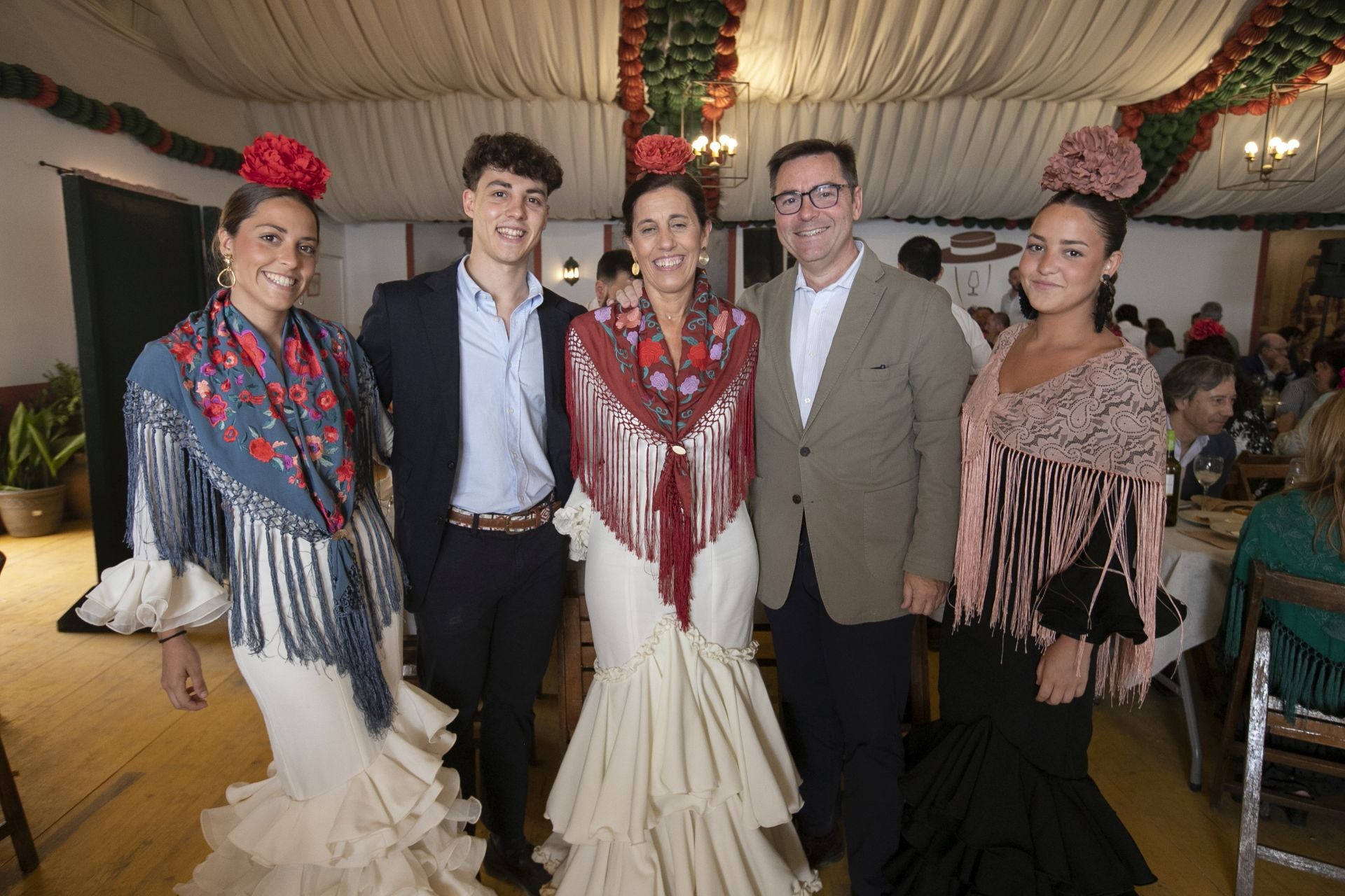 Las casetas bullen el domingo de la Feria de Córdoba, en imágenes