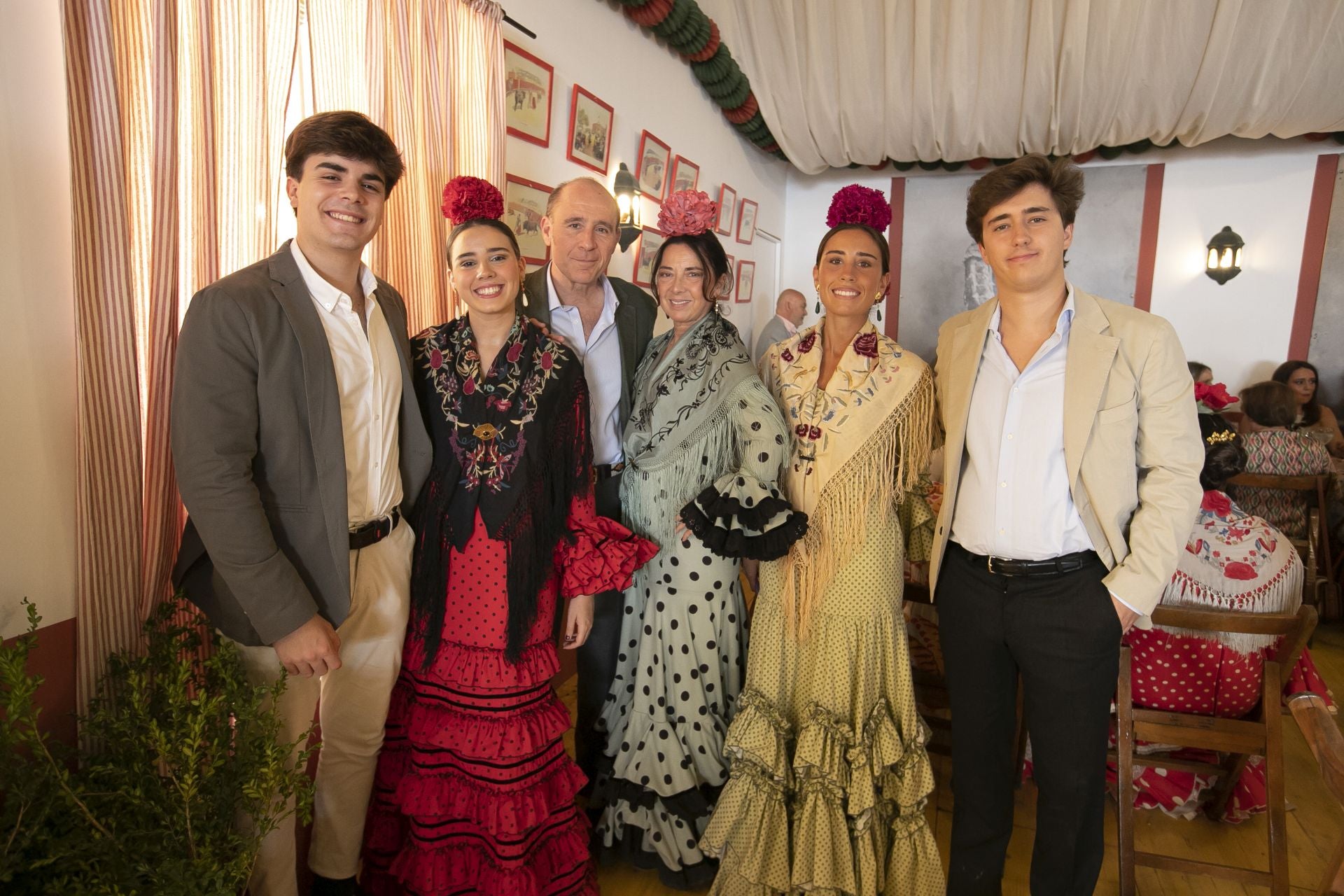 Las casetas bullen el domingo de la Feria de Córdoba, en imágenes