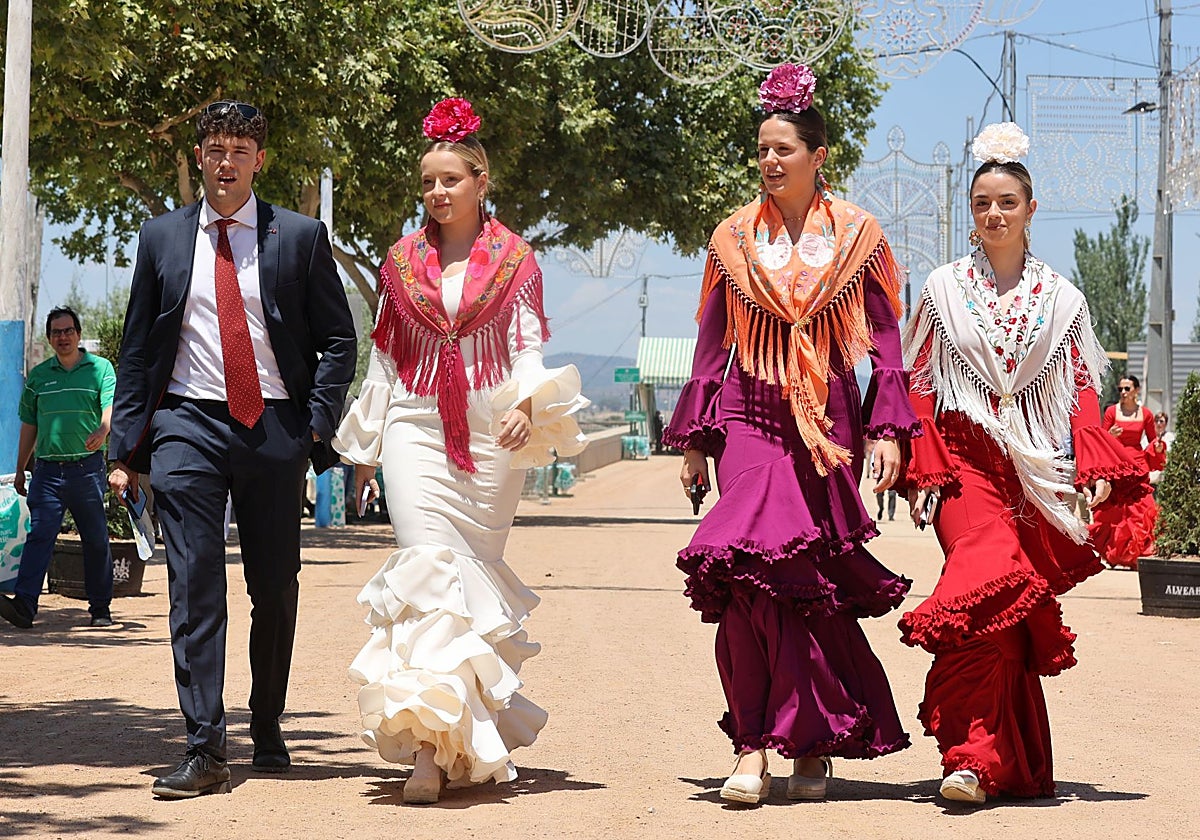 Un grupo de jóvenes en la Feria de Córdoba