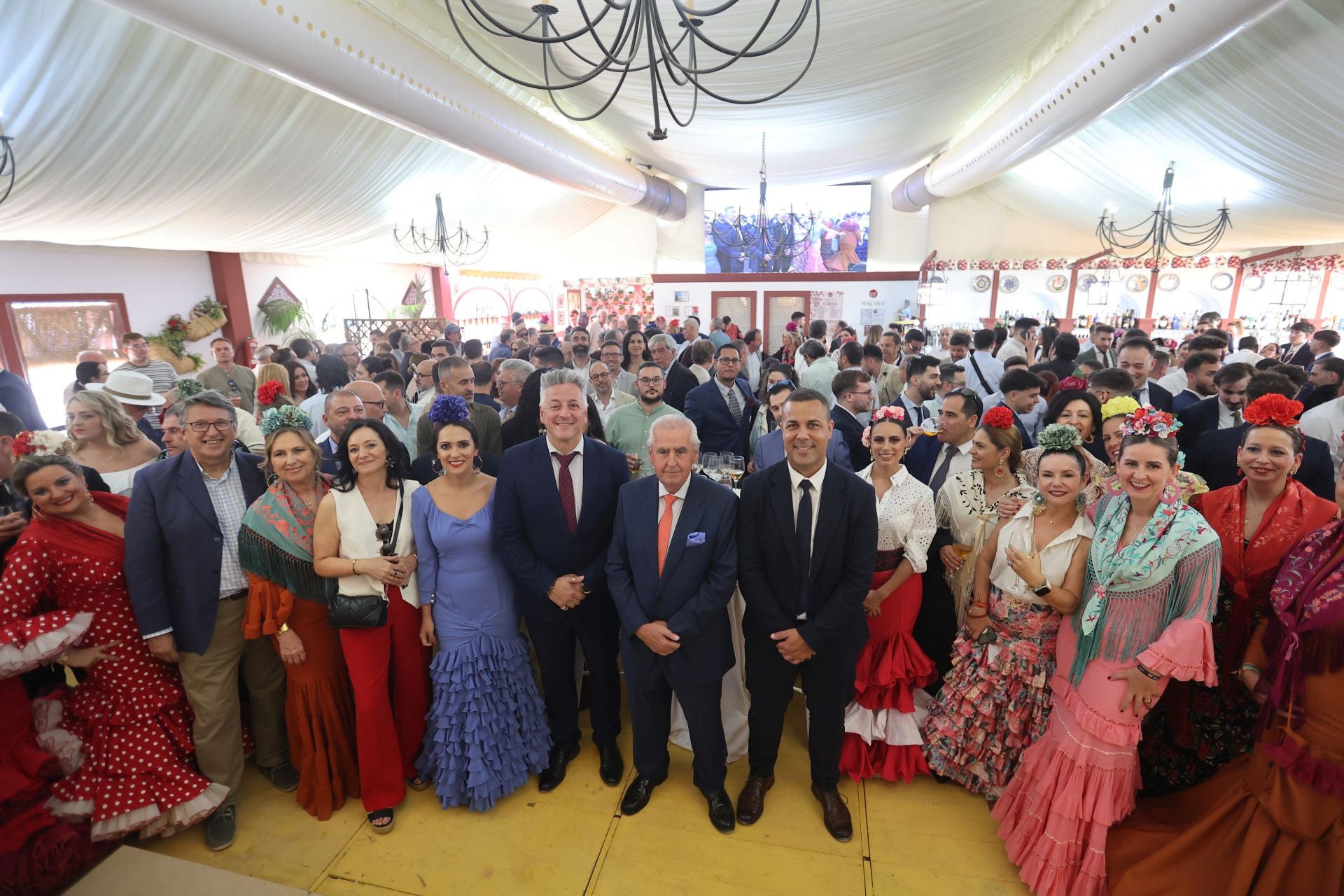 Las casetas brillan el lunes de la Feria de Córdoba, en imágenes