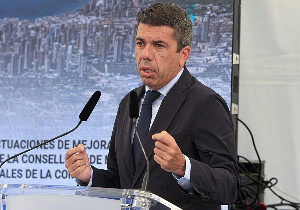 El president de la Generalitat, Carlos Mazón, visita la estación de tratamiento de aguas residuales de Benidorm