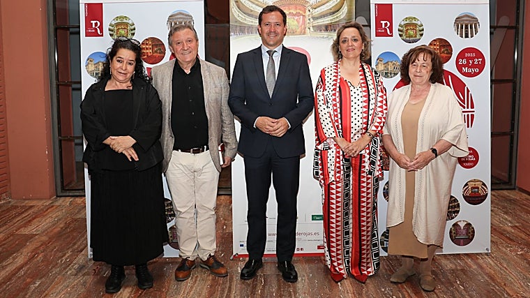 Helena Pimienta, Paco Plaza, Carlos Velázquez, Soledad de Frutos y Ana Pérez, en la apertura del encuentro sobre teatros históricos
