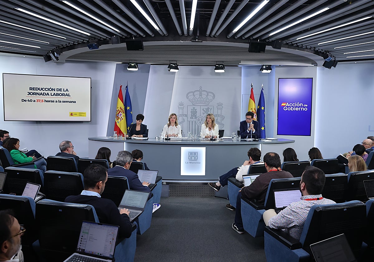 Rueda de prensa tras la reunión del Consejo de Ministros, señal de ...