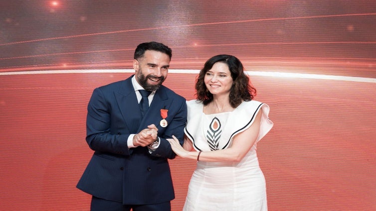 Dani Carvajal recibe la Medalla de Oro de Madrid, «una comunidad fantástica para vivir»