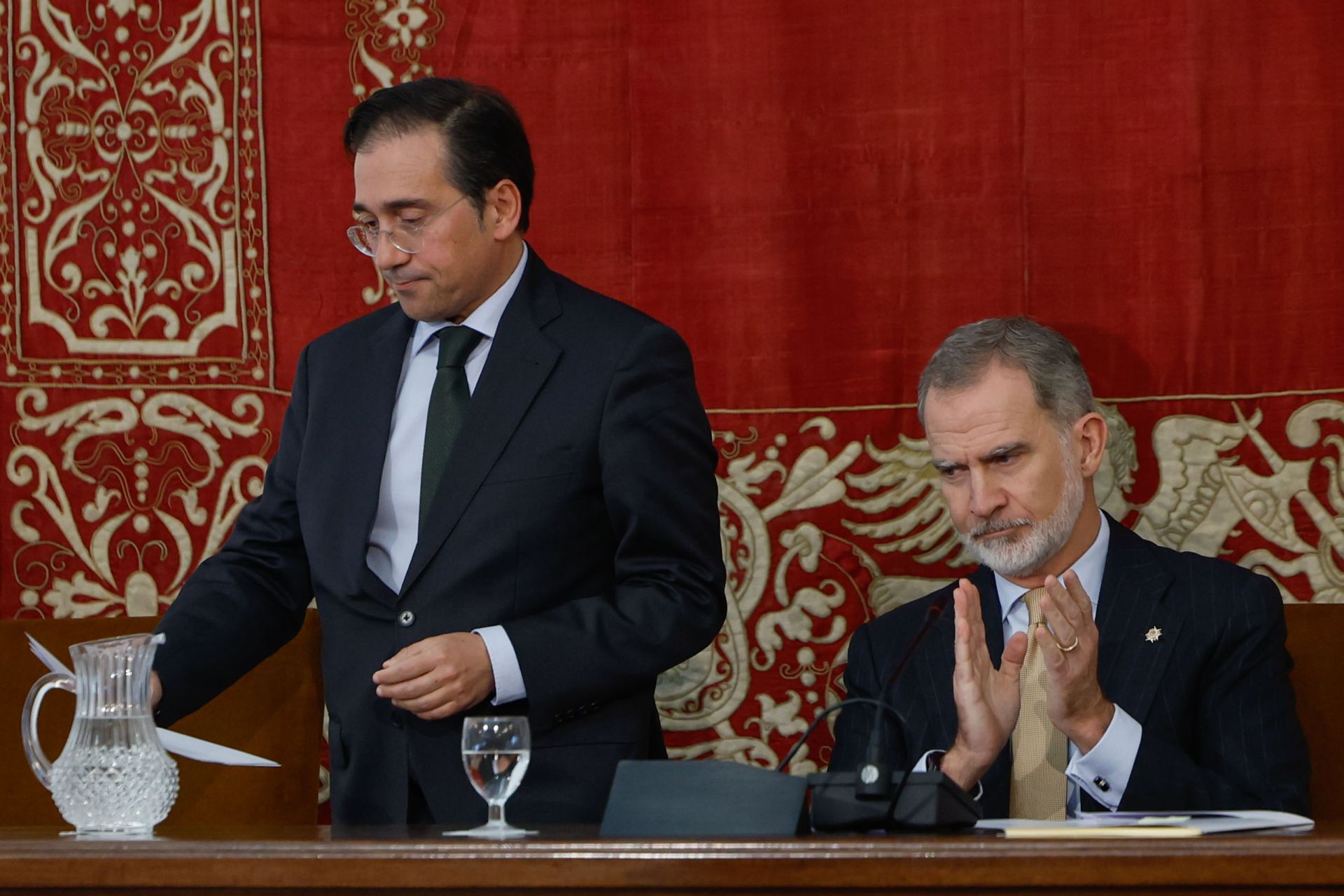 Albares instruye ante el Rey a los nuevos diplomáticos para «conseguir la oficialidad» de las lenguas en Europa