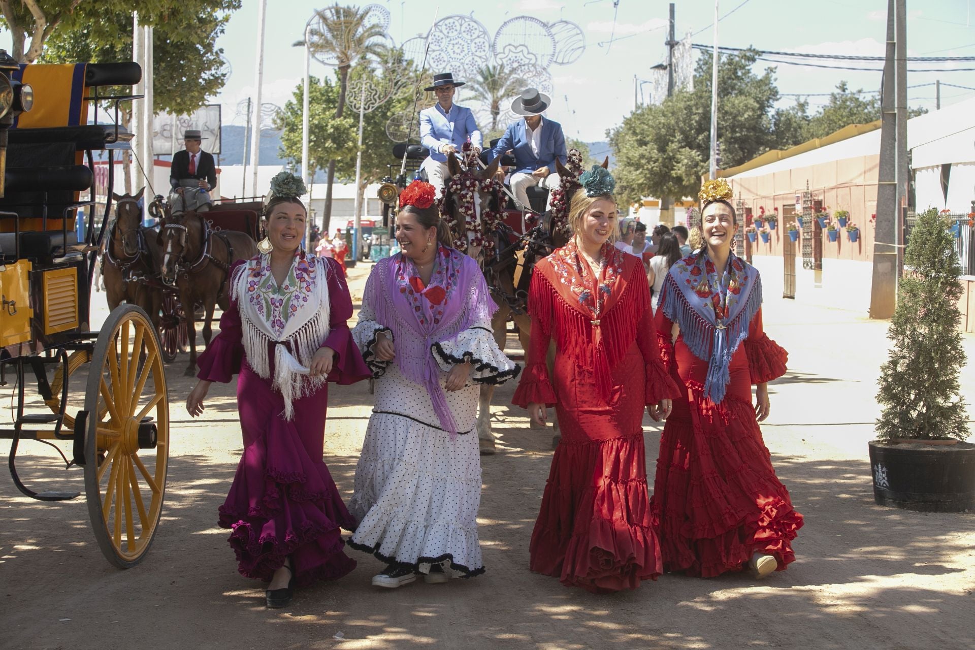El lucido ambiente el martes de Feria de Córdoba, en imágenes