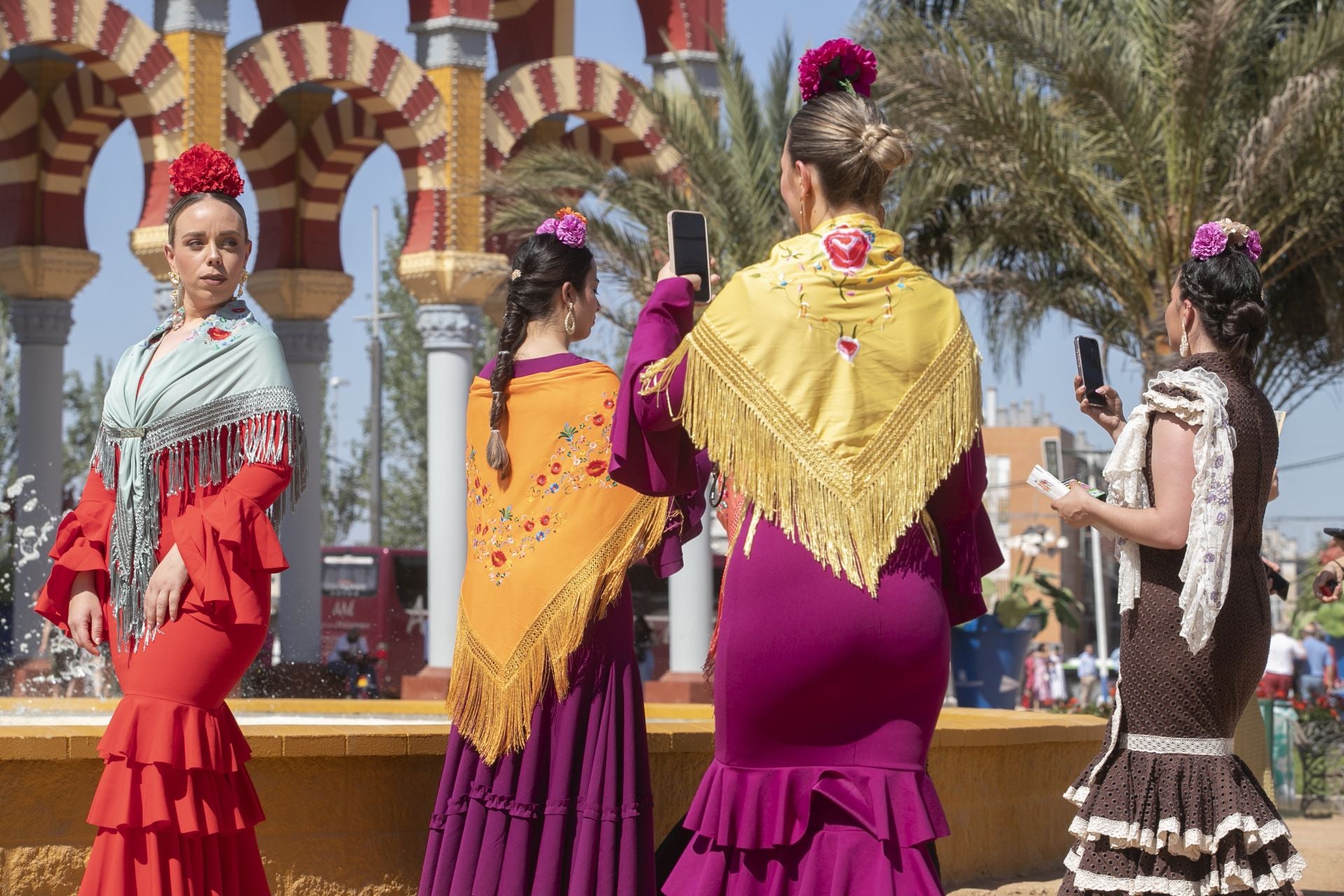 El lucido ambiente el martes de Feria de Córdoba, en imágenes