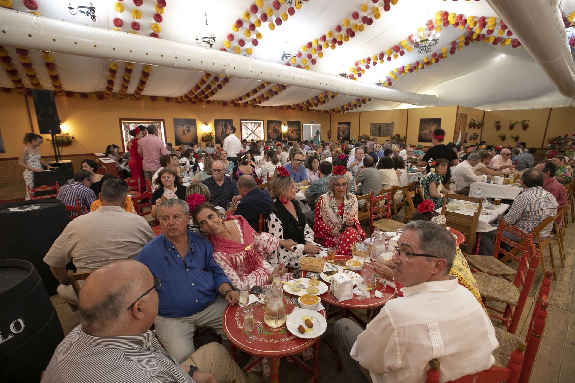 El lucido ambiente el martes de Feria de Córdoba, en imágenes