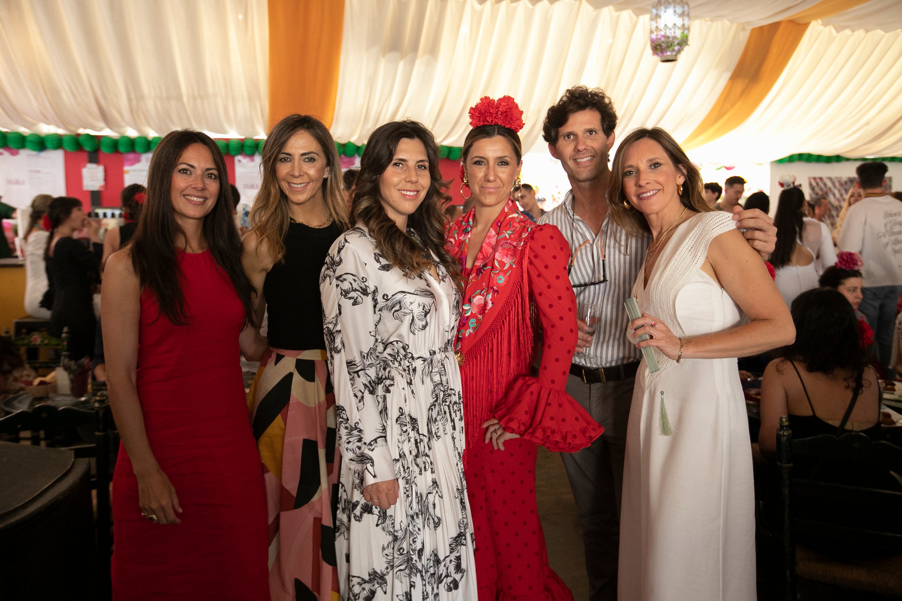 Las mejores imágenes del ambiente en las casetas el martes de Feria en Córdoba
