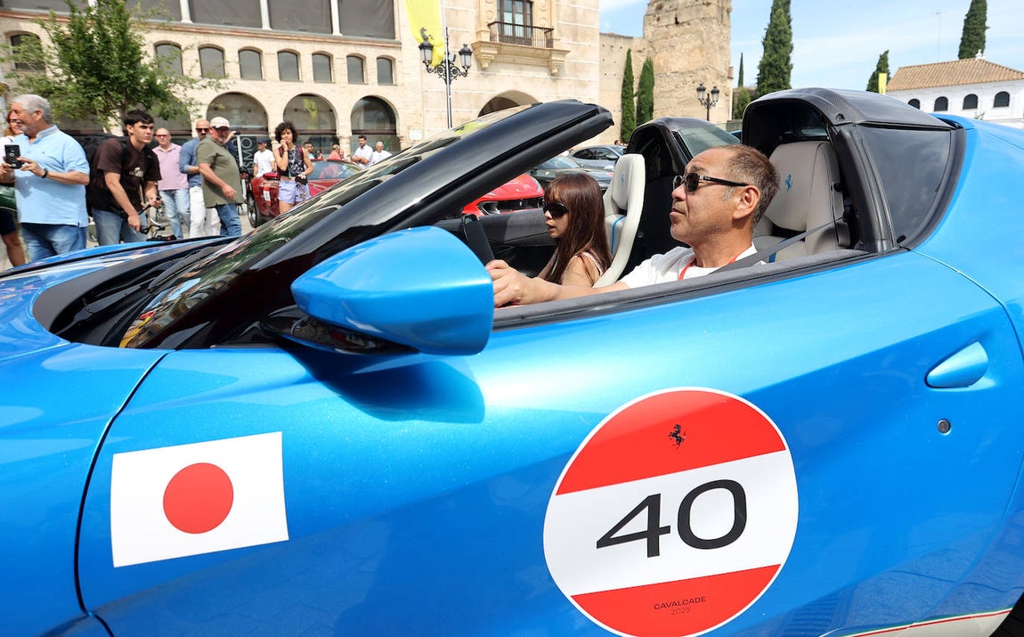 La espectacular concentración de ferraris en Palma del Río, en imágenes