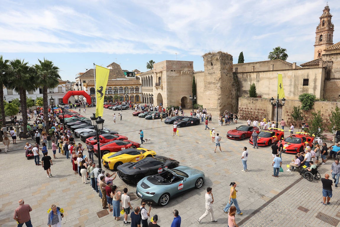 La espectacular concentración de ferraris en Palma del Río, en imágenes