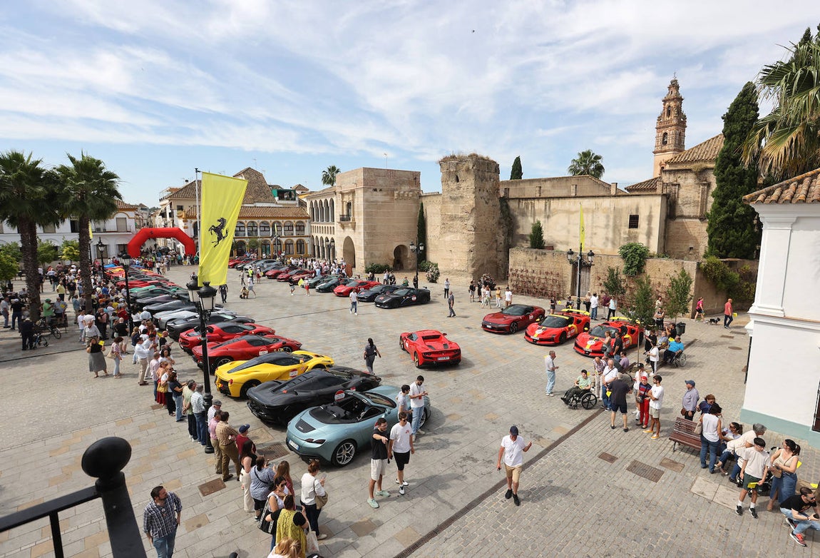 La espectacular concentración de ferraris en Palma del Río, en imágenes