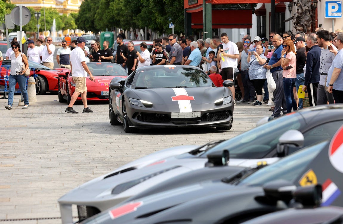 La espectacular concentración de ferraris en Palma del Río, en imágenes