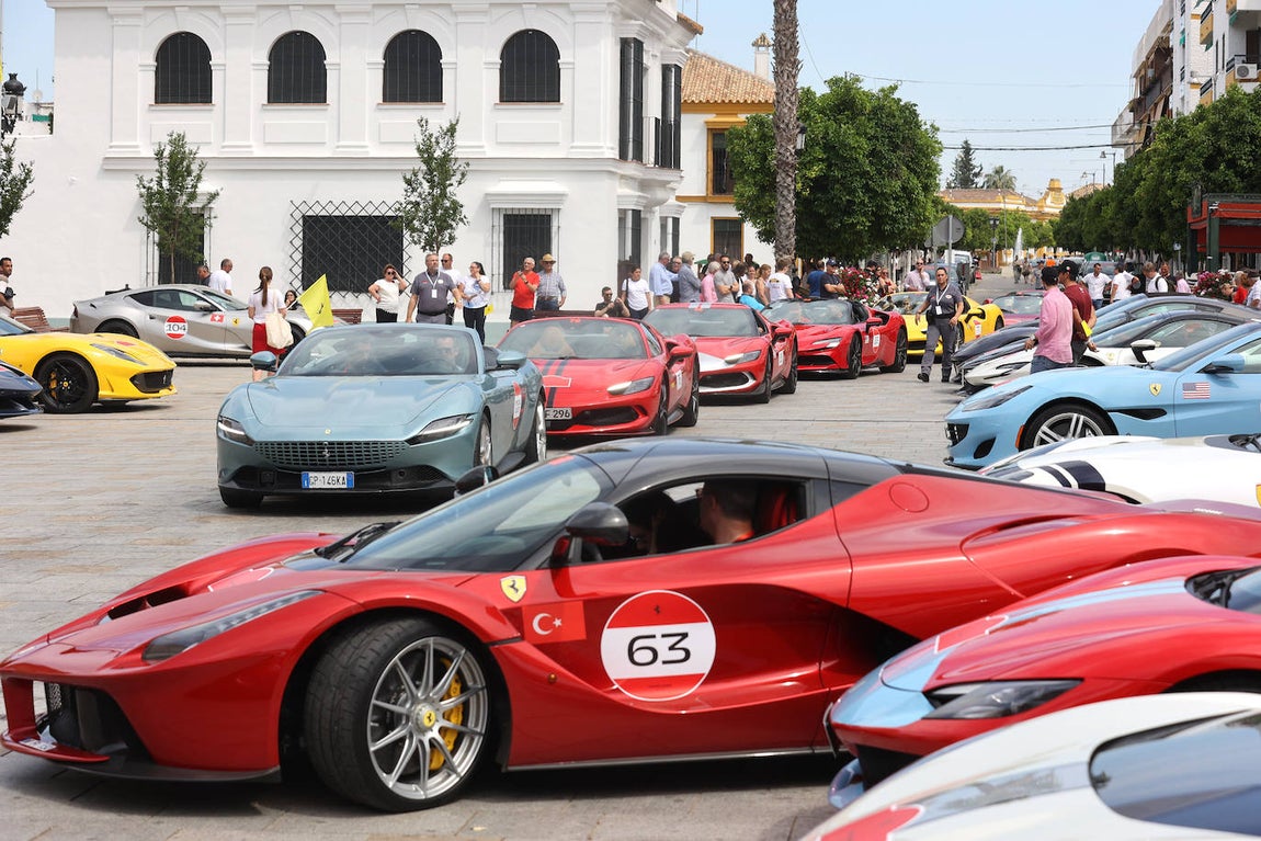 La espectacular concentración de ferraris en Palma del Río, en imágenes