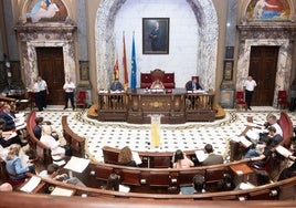 El plantón de los dos ediles díscolos de Vox hace que el PP pierda una votación en Valencia