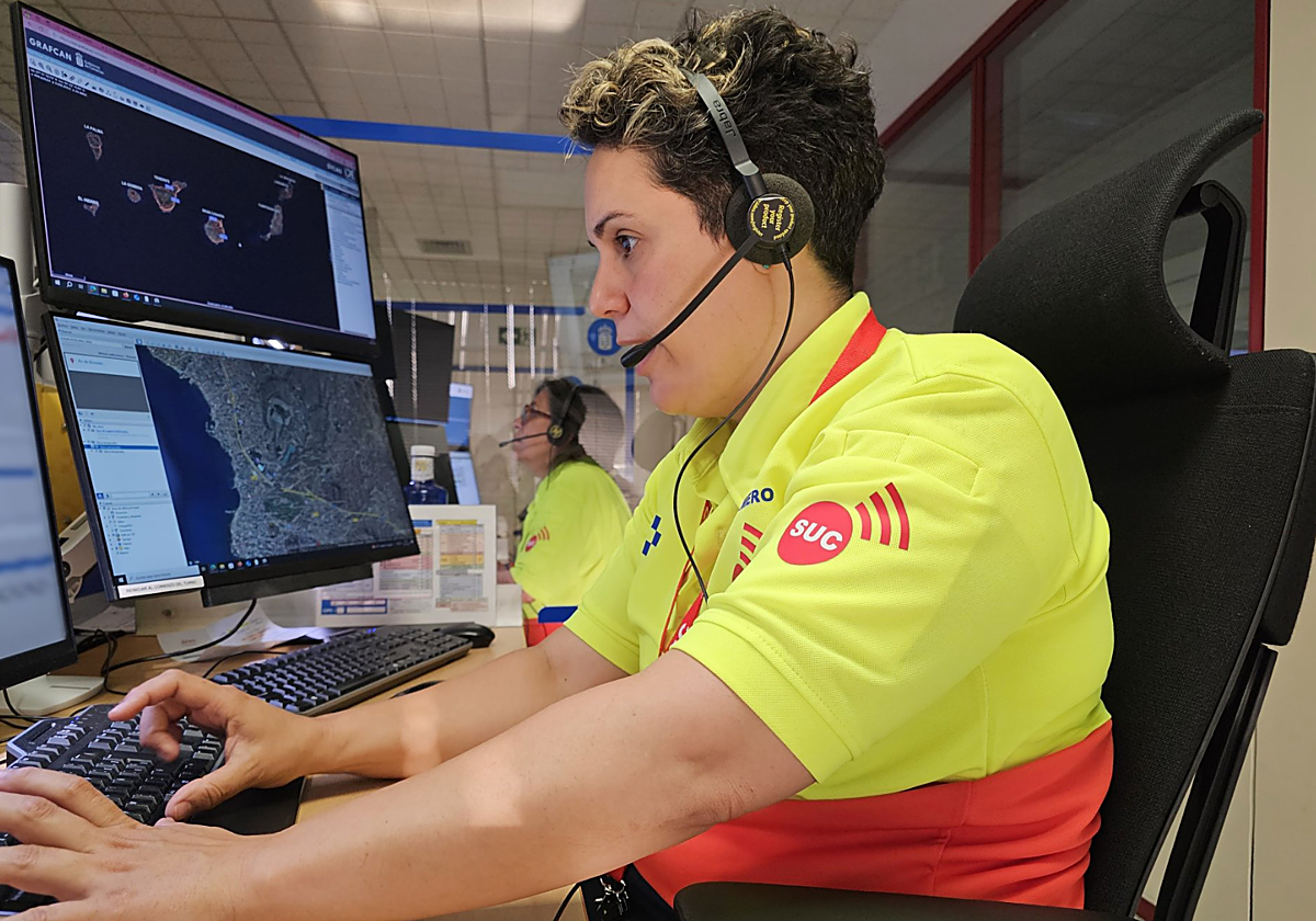 Sala operativa del 112 Canarias en foto de archivo