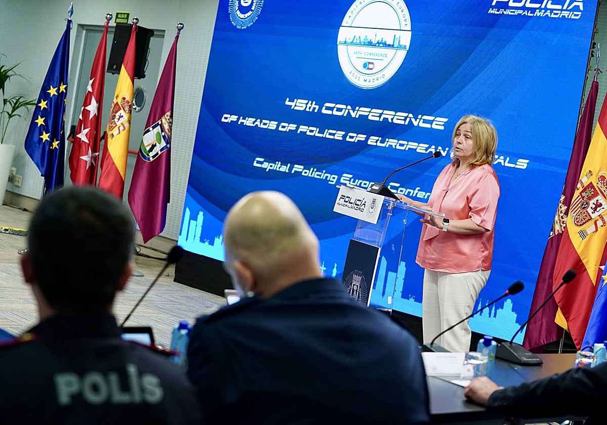 Momento de la inauguració por parte de la vicealcaldesa, Inma Sanz, de la cumbre policial en Madrid