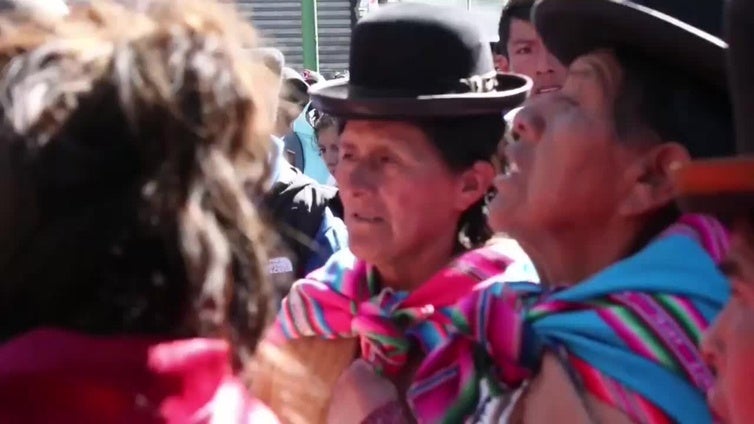 Seguidores de Evo Morales marchan e intentan inscribir su candidatura presidencial a la fuerza