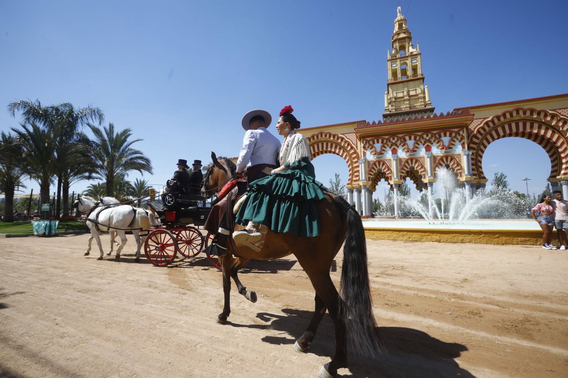 El brillante ambiente del miércoles de Feria en Córdoba, en imágenes