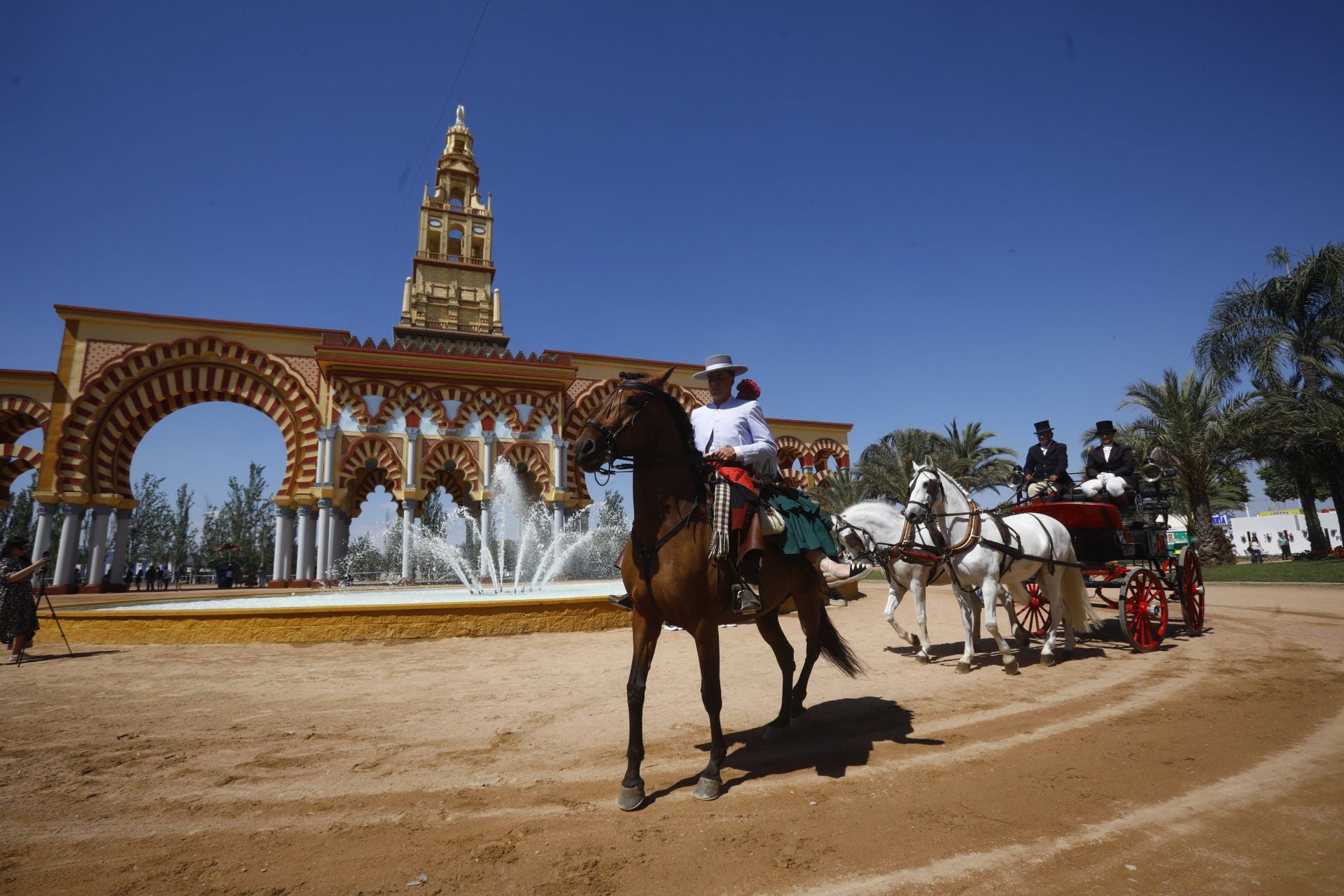El brillante ambiente del miércoles de Feria en Córdoba, en imágenes