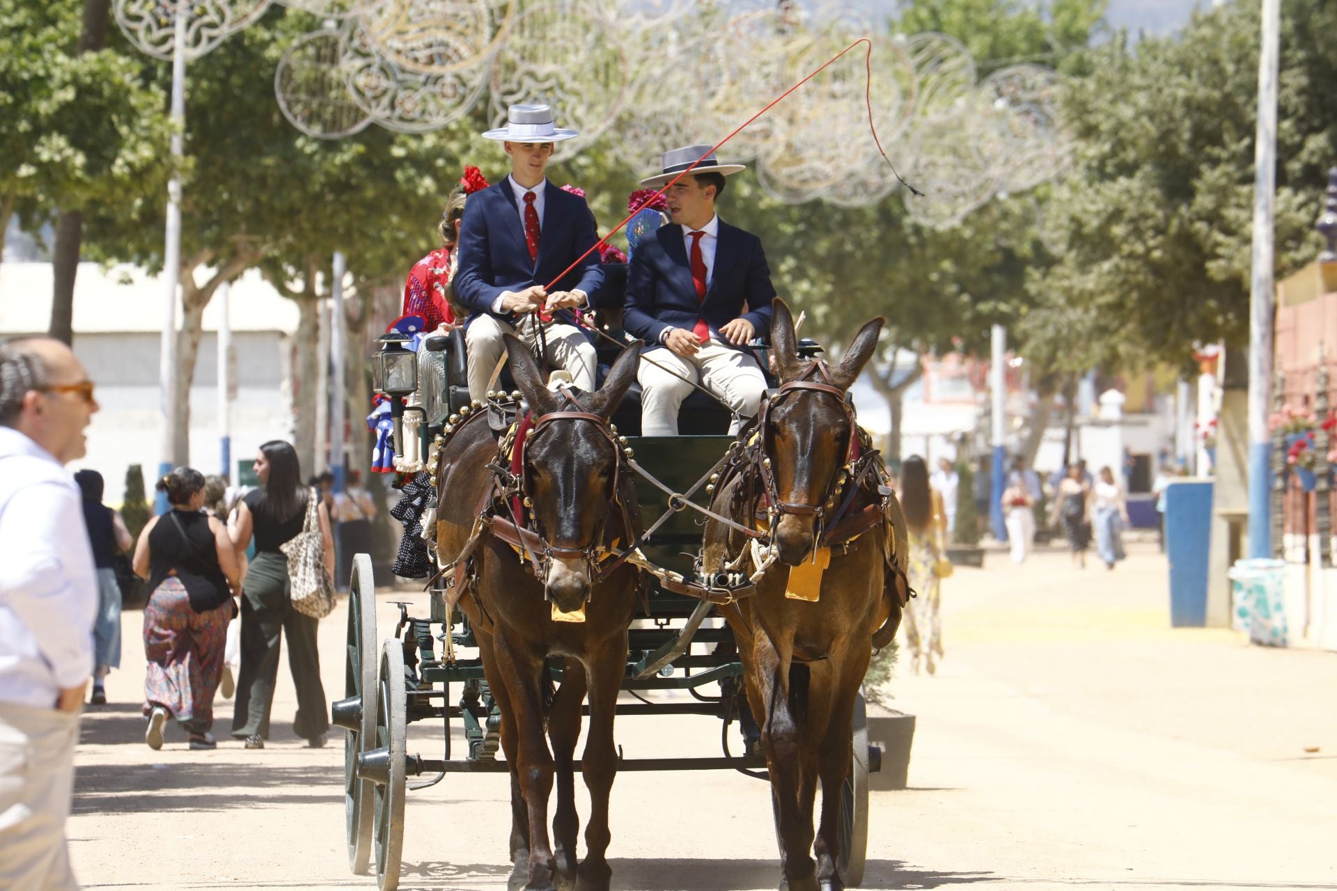 El brillante ambiente del miércoles de Feria en Córdoba, en imágenes