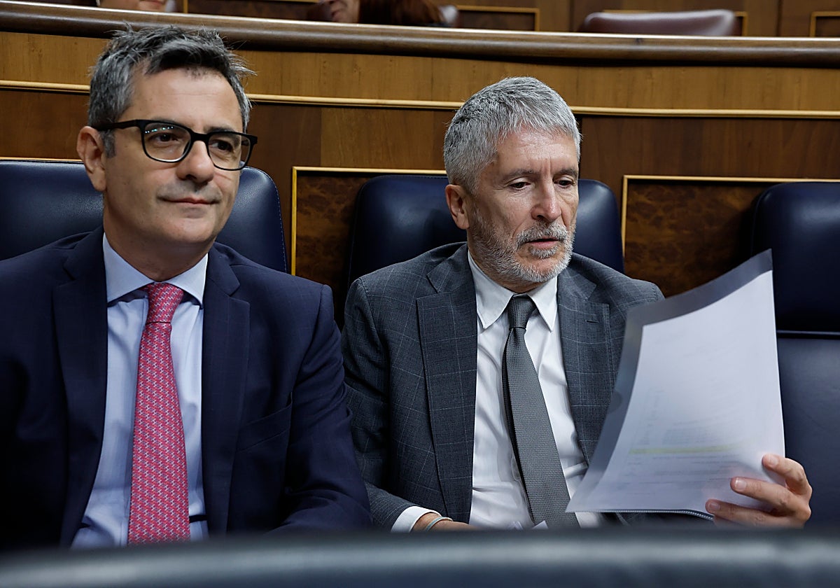 Los ministro Félix Bolaños y Fernando Grande-Marlaska, este miércoles en el pleno del Congreso