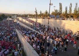 El botellón toma los alrededores de la Feria de Córdoba, en imágenes