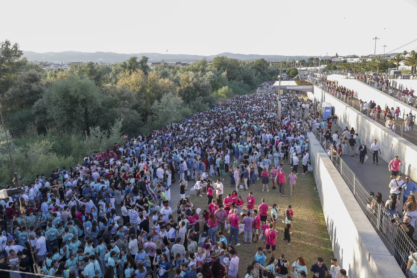 El botellón toma los alrededores de la Feria de Córdoba, en imágenes