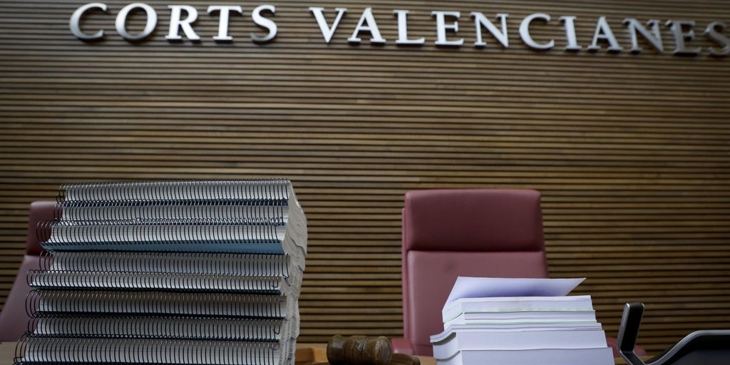 Rebajas fiscales y pruebas de edad a menores inmigrantes: los nuevos cambios legislativos de PP y Vox en la Comunidad Valenciana