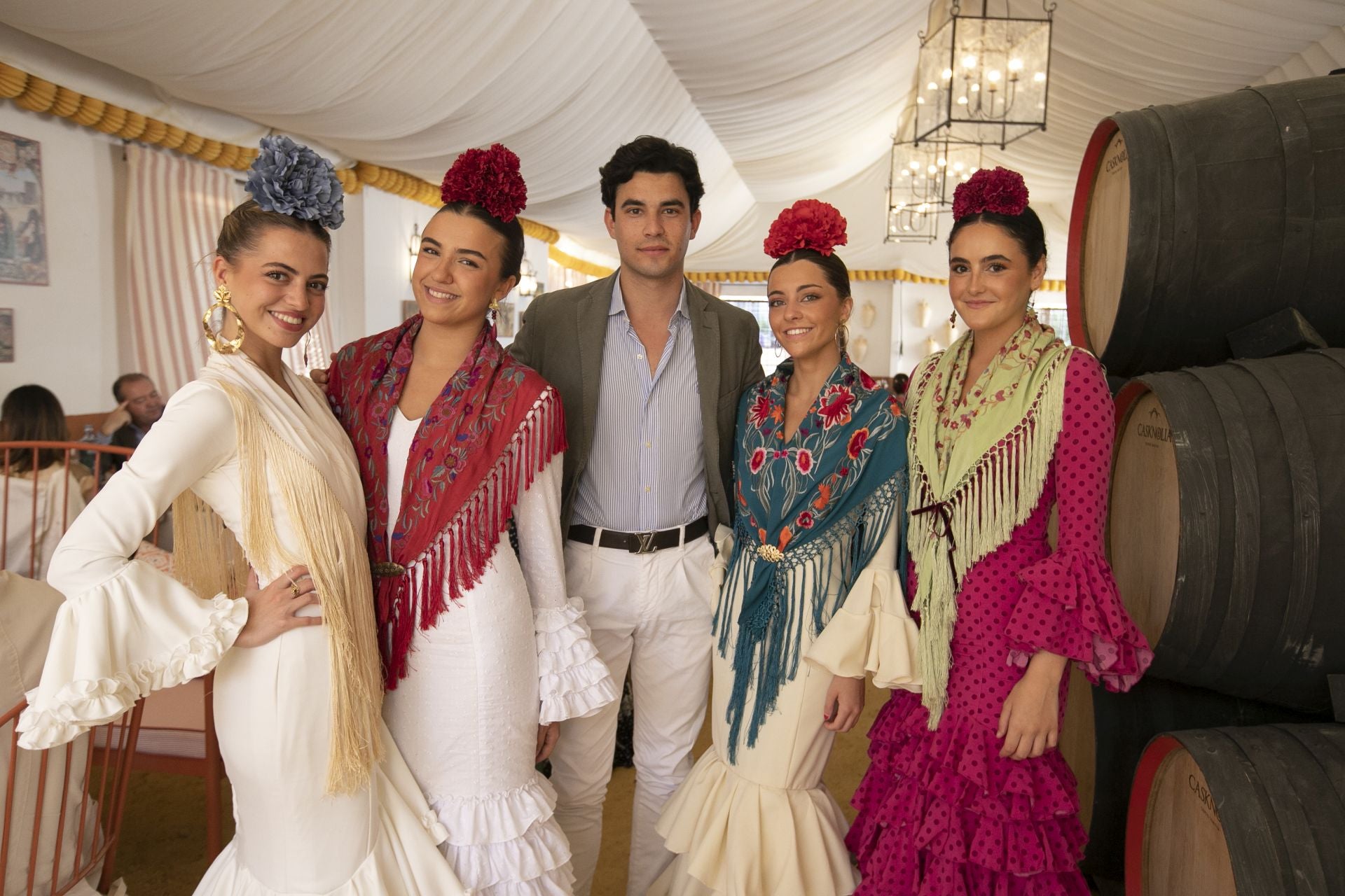 La alegría crece en intensidad en las casetas el miércoles de Feria de Córdoba, en imágenes