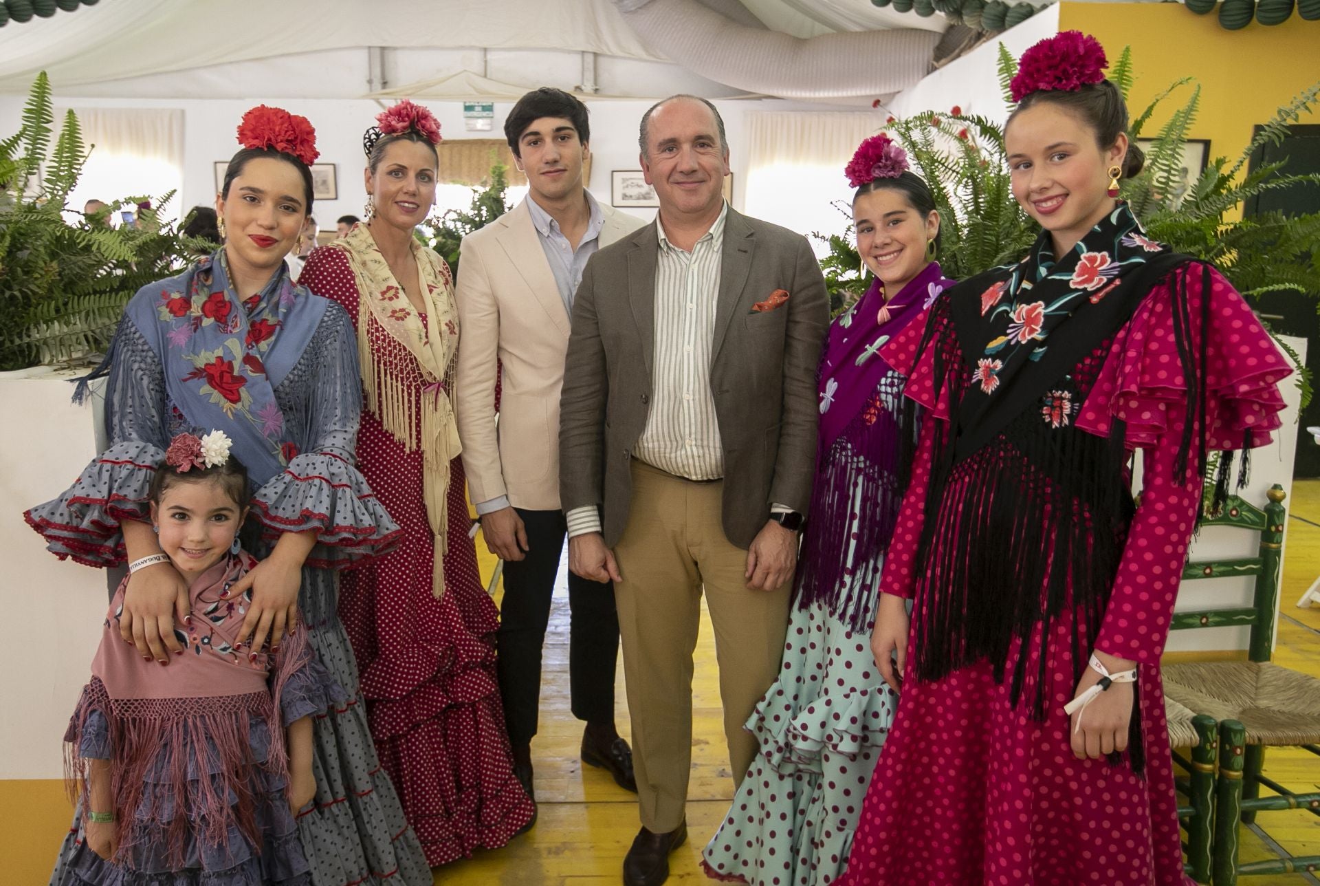 La alegría crece en intensidad en las casetas el miércoles de Feria de Córdoba, en imágenes