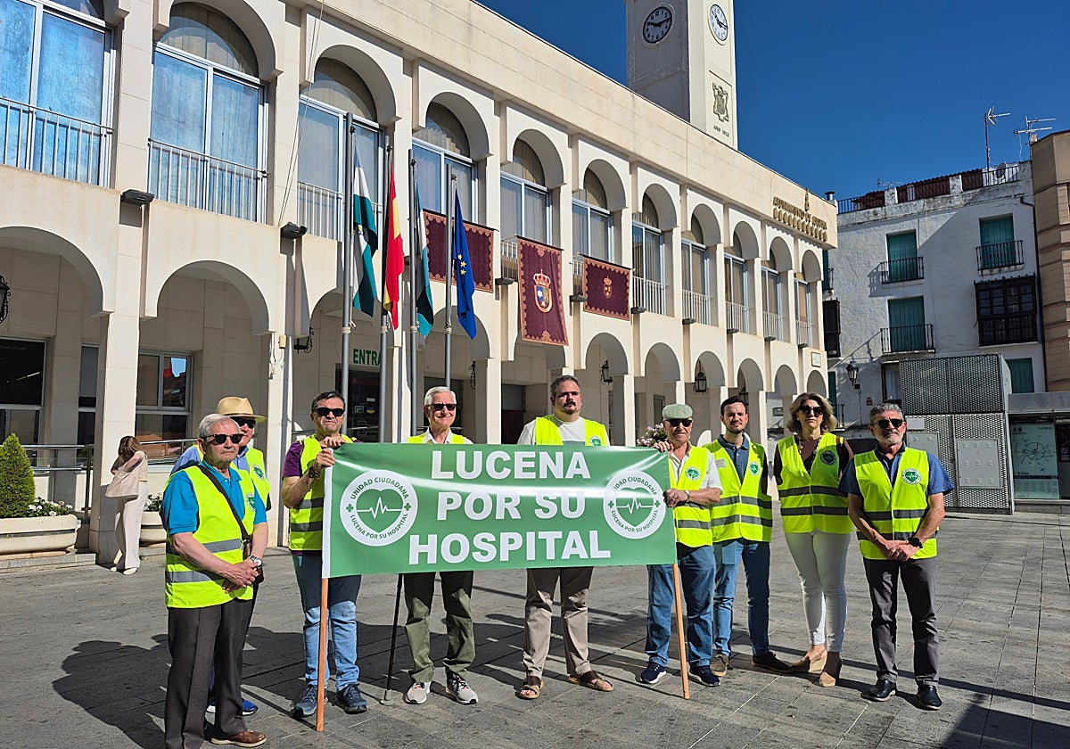 Miembros del colectivo 'Lucena por su Hospital'